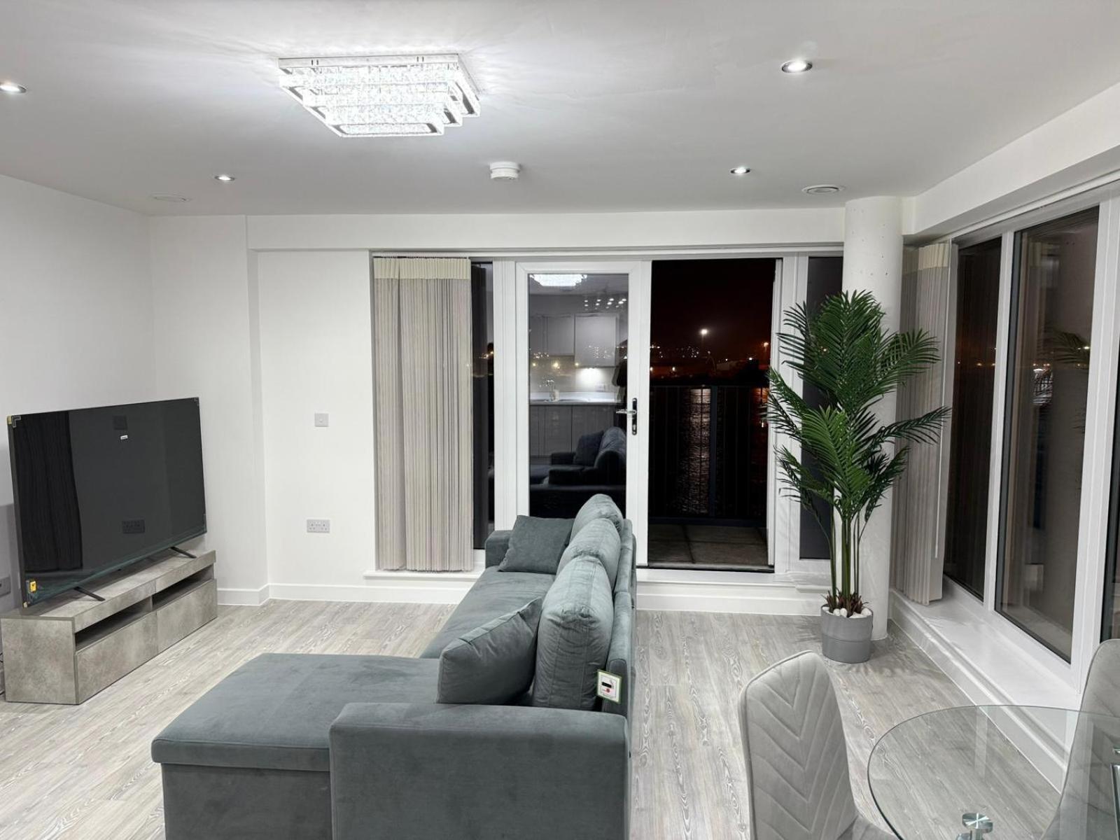 Serenity Waterfront 2 Bed Apartment Northfleet Buitenkant foto