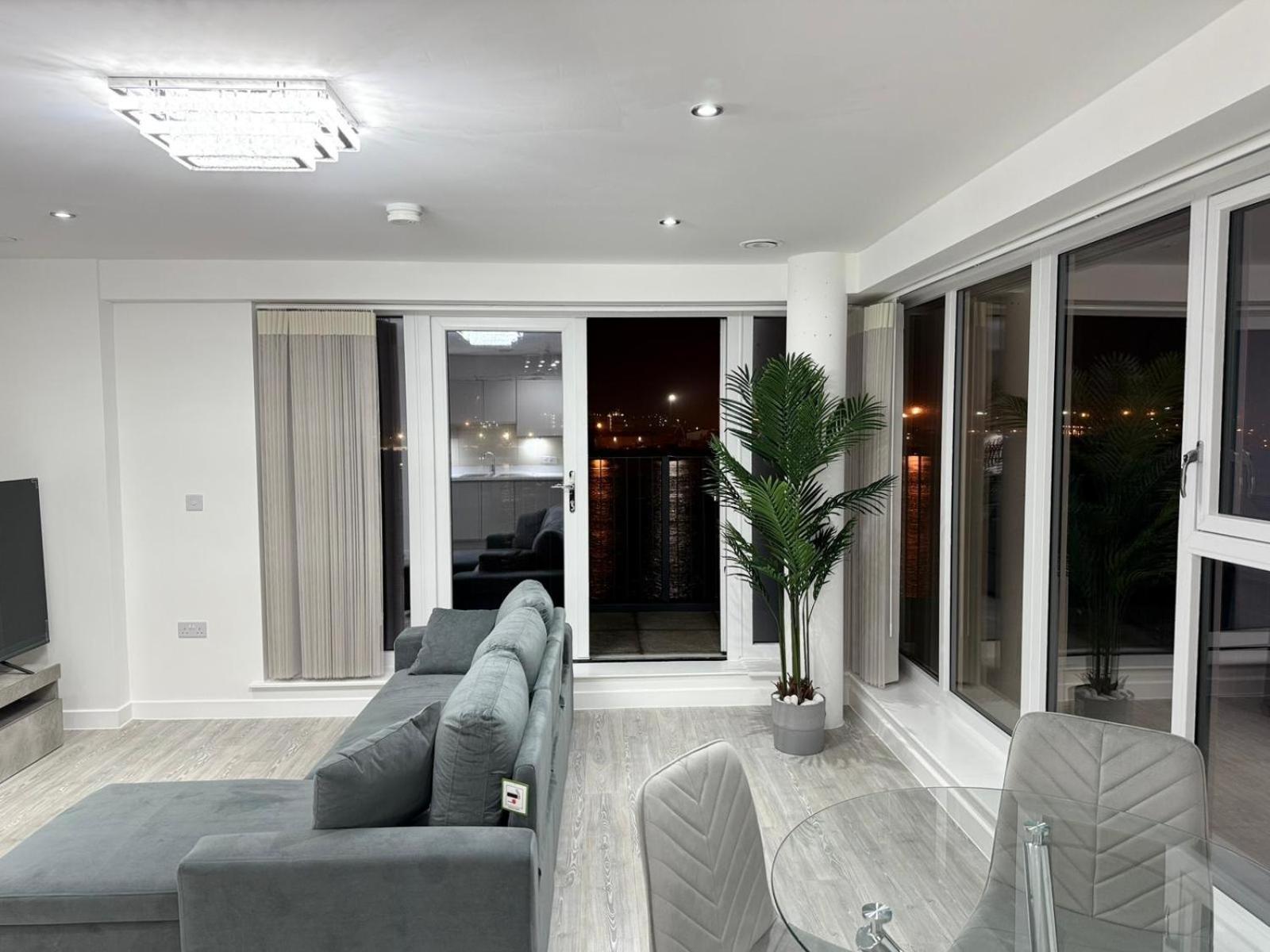 Serenity Waterfront 2 Bed Apartment Northfleet Buitenkant foto