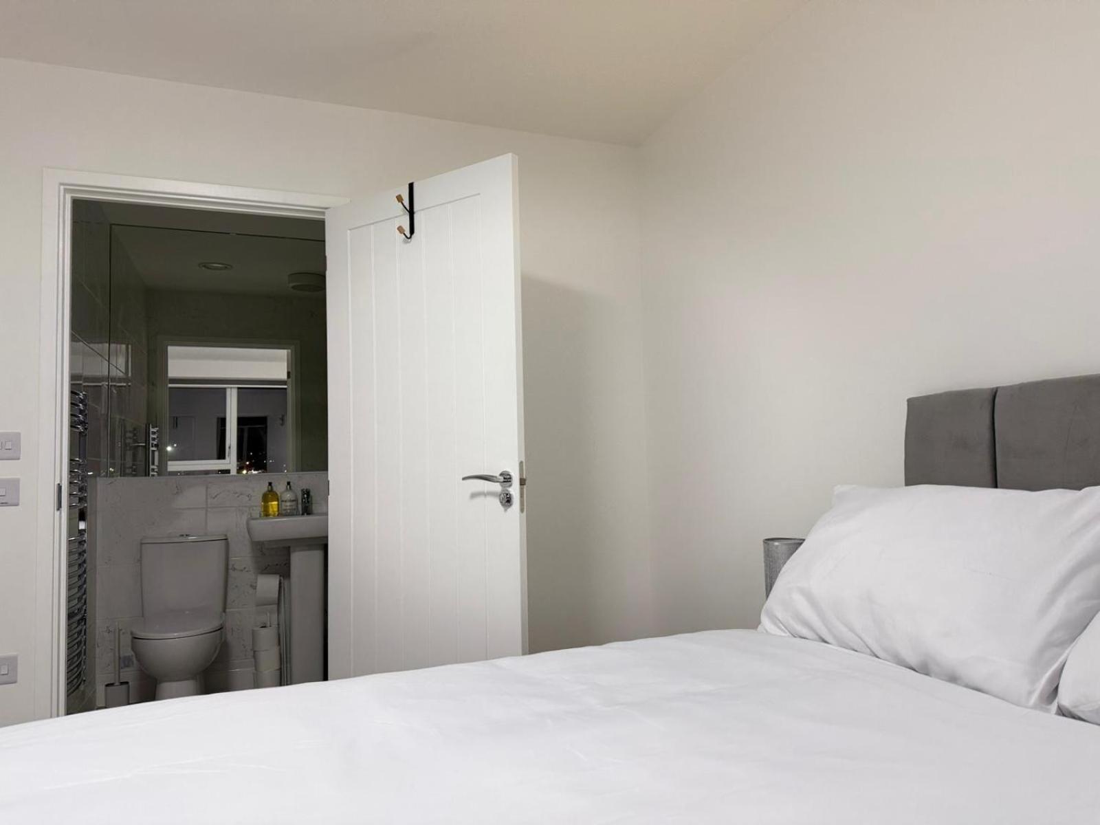 Serenity Waterfront 2 Bed Apartment Northfleet Buitenkant foto