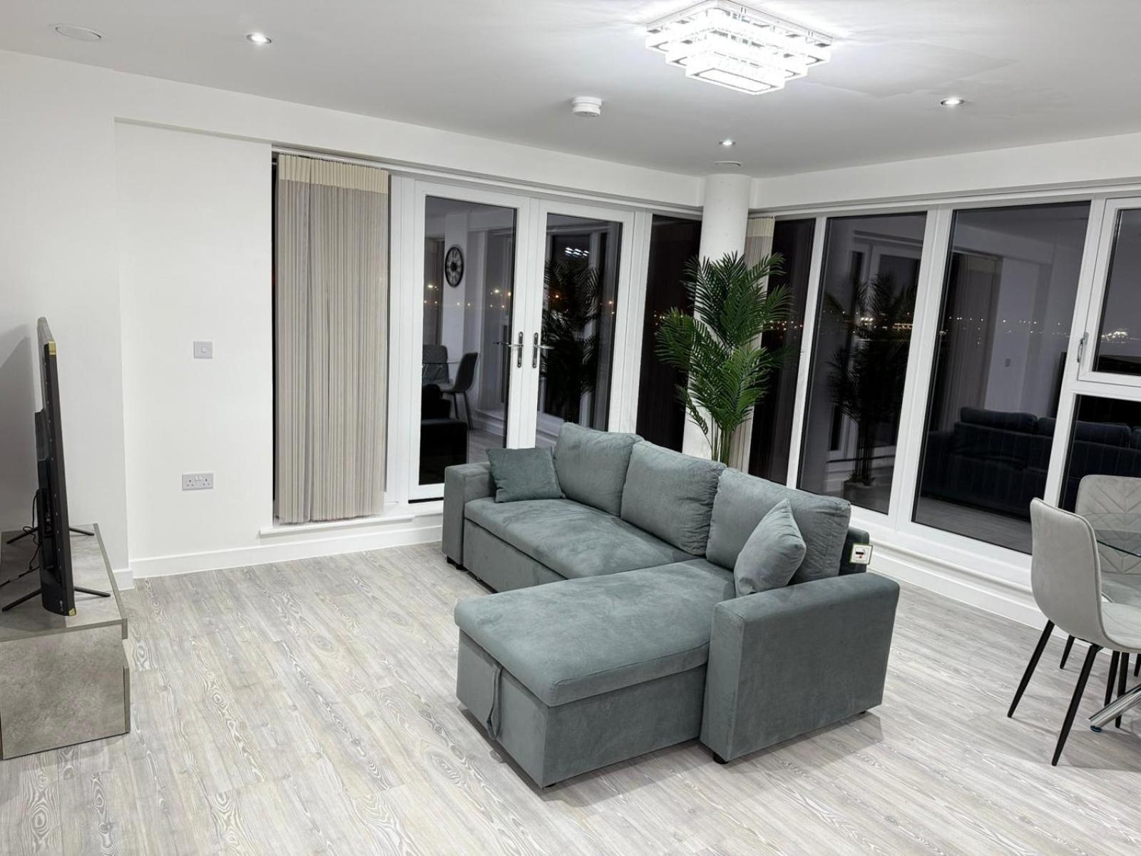 Serenity Waterfront 2 Bed Apartment Northfleet Buitenkant foto